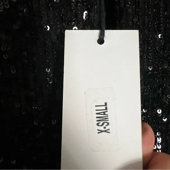 NWT NONchalant Vivi Black Sequin Asymmetrical Hem Long Sleeve Top Size XS - Picture 9 of 9